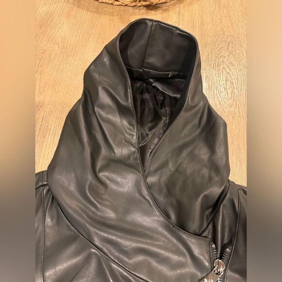 Bernardo vegan sleek jacket. Brand new! Amazing style! Black - Picture 10 of 16